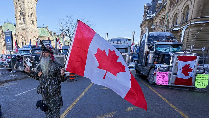24 horas - Las protestas negacionistas bloquean un paso fronterizo entre Canadá y Estados Unidos - Escuchar ahora