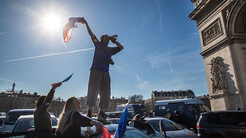 España a las 8 Fin de semana - Los 'Convoyes de la libertad' fracasan en París - Escuchar ahora