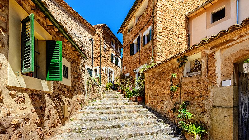 Por tres razones - La España vaciada revive gracias a un centro de menores - Escuchar ahora