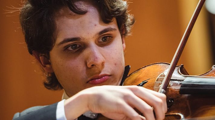 Reportaje: Javier Comesaña, violín con huella propia - RTVE.es