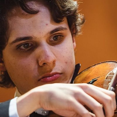 Reportaje: Javier Comesaña, violín con huella propia - RTVE.es