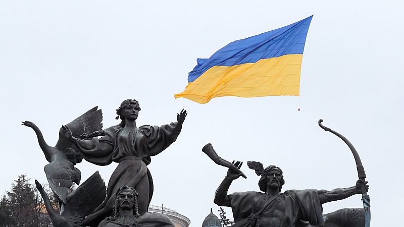 Cinco continentes - Ucrania y Occidente no creen que Rusia esté retirándose de la frontera ucraniana