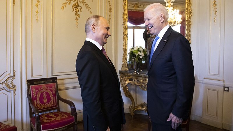 Las mañanas de RNE con Íñigo Alfonso - Macron consigue que Biden y Putin acepten volver a reunirse - Escuchar ahora