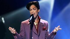 El gallo que no cesa - Versión y original: 'Kiss', superventas del ecléctico Prince