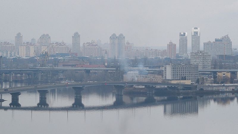 Las mañanas de RNE con Íñigo Alfonso - Las tropas rusas ya están en Kiev y se producen los primeros enfrentamientos - Escuchar ahora