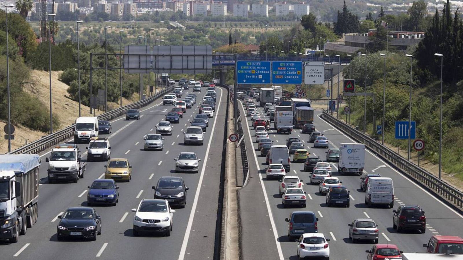 Más cerca - Un parque automovilístico envejecido y mal mantenido - Escuchar ahora