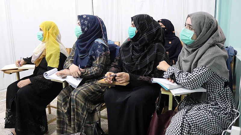 Boletines RNE - Reabre sus puertas la universidad más grande de Afganistán - Escuchar ahora