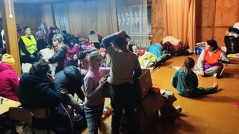 Las Mañanas de RNE con Íñigo Alfonso - RNE en la frontera polaca | Natalia: "Estar aquí ya es bastante más seguro que seguir en Ucrania"