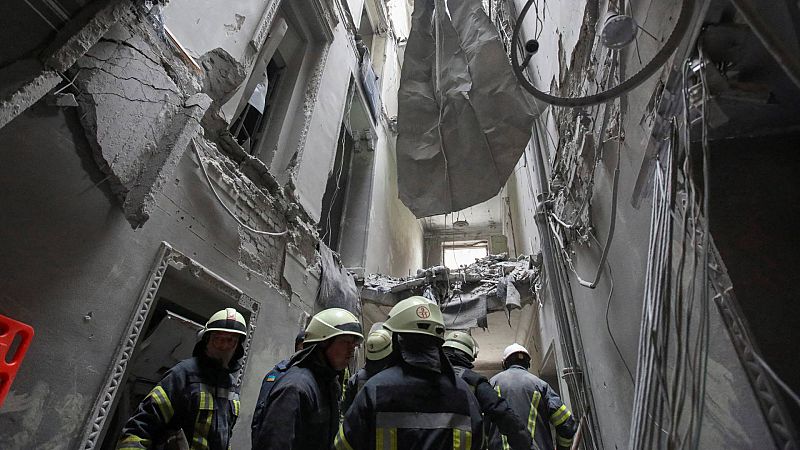 Cinco continentes - Siguen los bombardeos en Ucrania y siguen llegando sanciones contra Rusia - Escuchar ahora