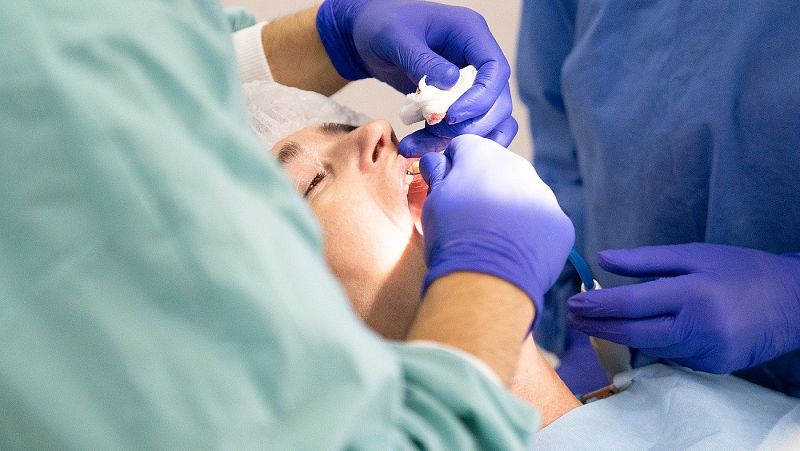 La cirugía que transforma la voz masculina en femenina - escuchar ahora