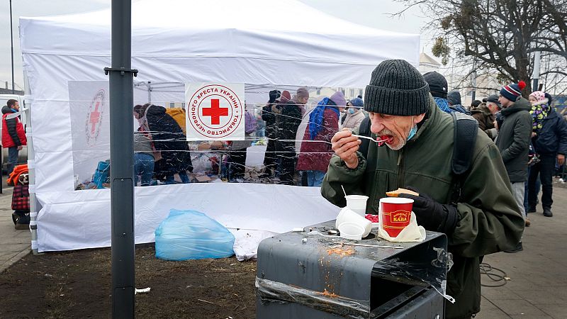 Las Mañanas de RNE - Cerca de 700.000 refugiados han huido de Ucrania - escuchar ahora