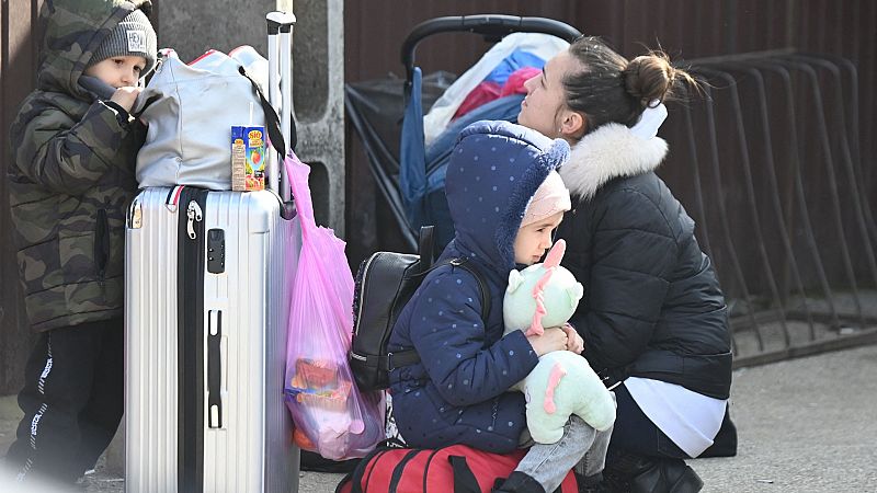 Las Maanas de RNE - Las familias espaolas, listas para recibir a nios ucranianos - Escuchar ahora