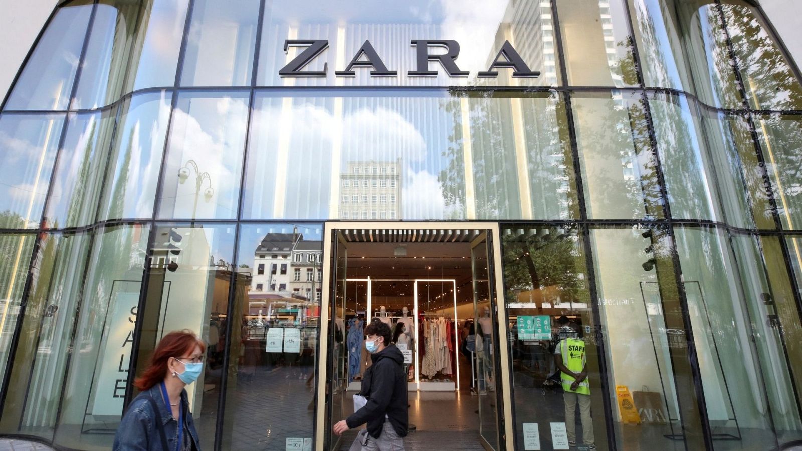 España a las 8 fin de semana - Diversas empresas como Inditex o Microsoft suspenden sus actividades en Rusia - Escuchar ahora