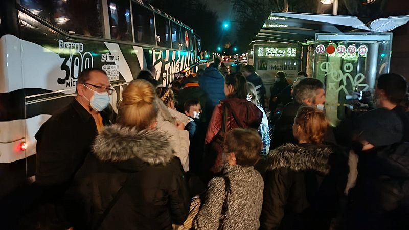 Las Mañanas de RNE - Llega a Valencia un autobús con 42 personas procedentes de Ucrania - Escuchar ahora