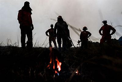 8-M Mujeres Bomberos Forestales | Escuchar ahora