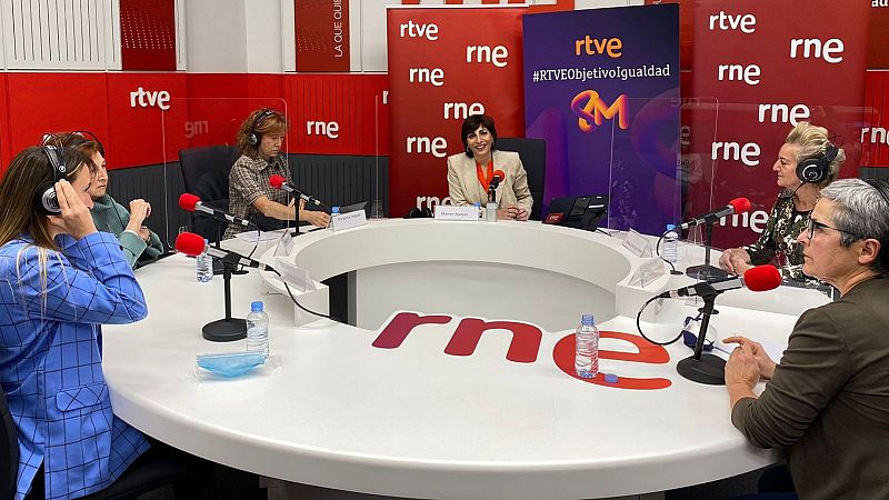 Por tres razones - Cinco experiencias de vida. Mujeres por la igualdad - 08/03/22 - Escuchar ahora