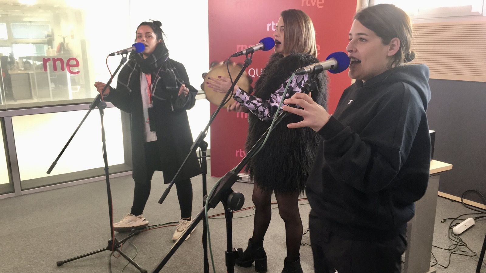 Tarde lo que tarde - Esta tarde hay 'foliada' en RNE con las Tanxugueiras - Escuchar ahoa