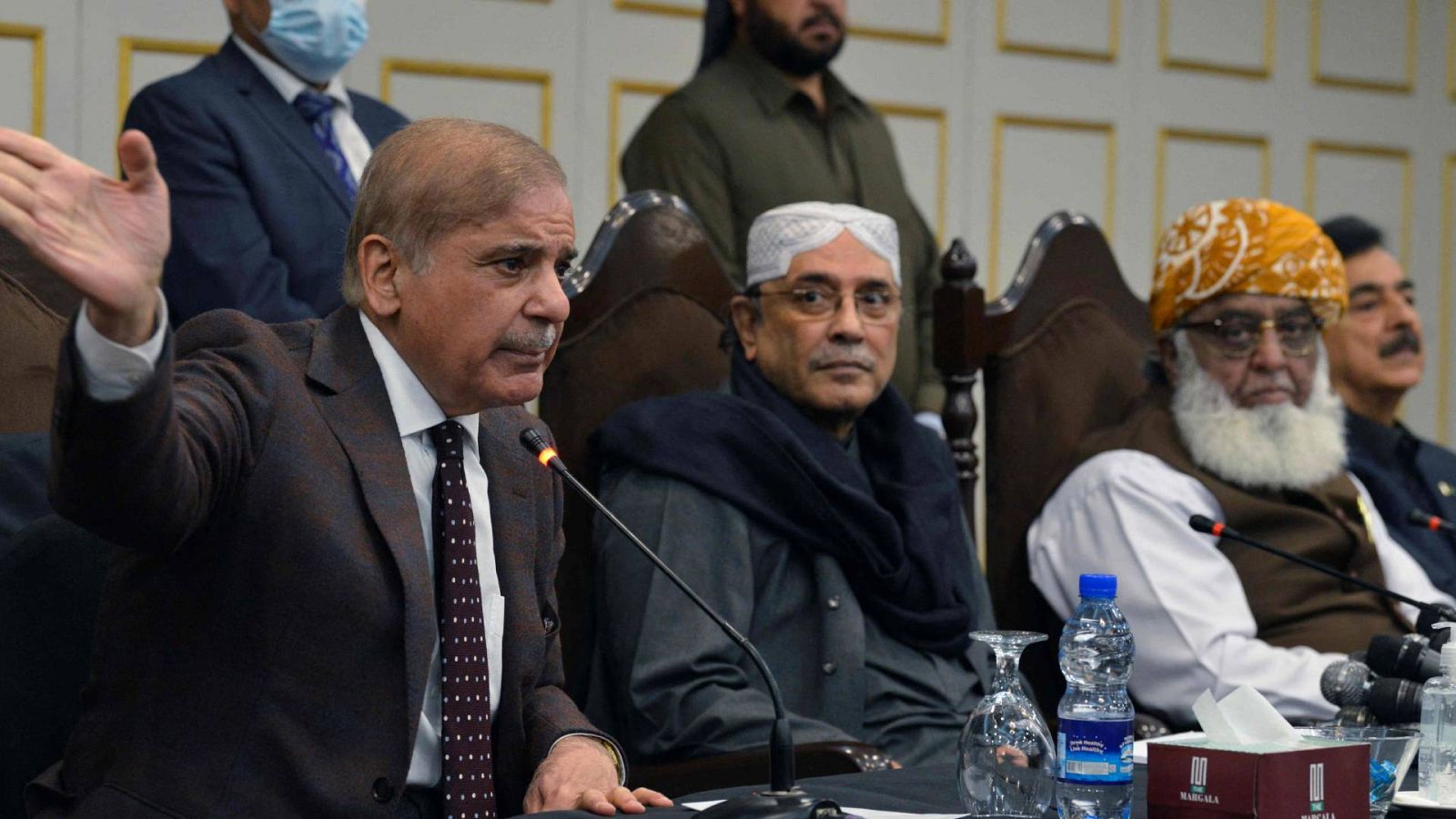 Cinco continentes - Moción de censura contra el gobierno de Pakistán - Escuchar ahora