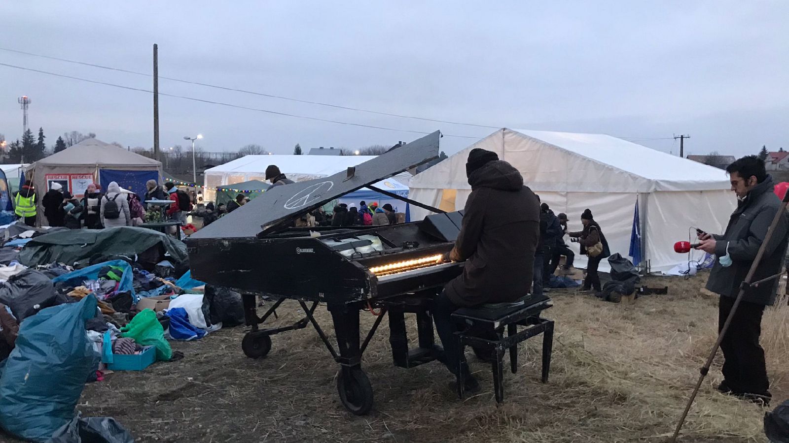 24 horas - RNE en la frontera | David: "Quiero tocar música para que la gente se sienta segura" - Escuchar ahora