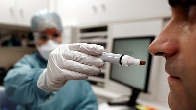 Reportajes RNE - Dos años con COVID: Cuando la vida ni huele ni sabe a nada - Escuchar ahora 