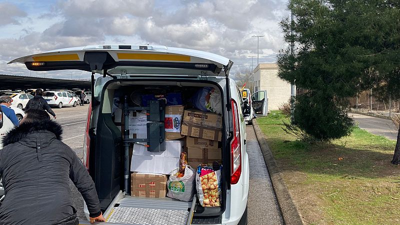 España a las 8 fin de semana - Llevar ayuda humanitaria y traer refugiados: el viaje a Polonia de 29 taxis madrileños - Escuchar ahora