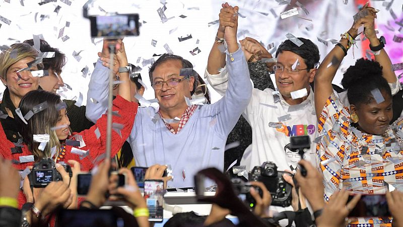Cinco continentes - Gustavo Petro y el Pacto Histórico, ganadores de la primera batalla electoral en Colombia - Escuchar ahora