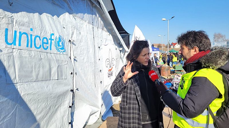 Las mañanas de RNE con Íñigo Alfonso - RNE en la frontera | UNICEF instala el primer 'punto azul' en la frontera polaca - Escuchar ahora