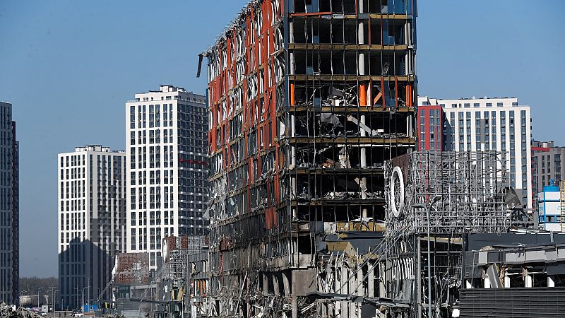 24 horas - Kiev se prepara para nuevos ataques con un toque de queda hasta el miércoles - Escuchar ahora