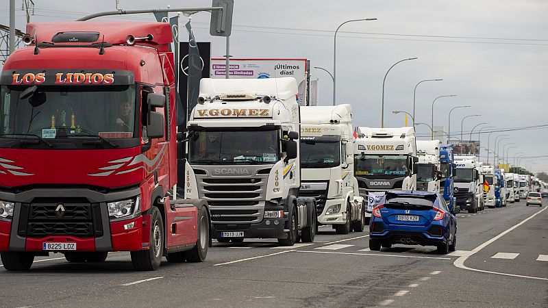 Los camioneros protestan con una marcha lenta - 21/03/22 - Escuchar ahora