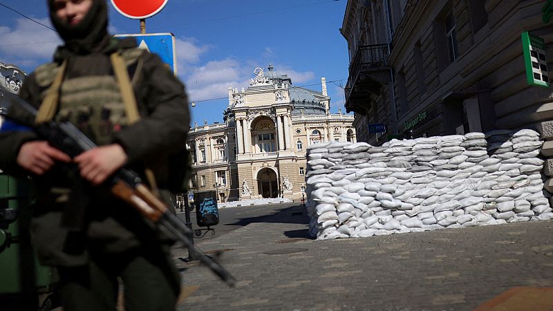 14 horas - Primer ataque de Rusia sobre Odesa: dos navíos abren fuego contra varios edificios residenciales - Escuchar ahora