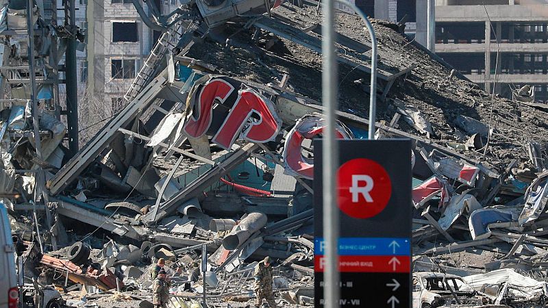 Cinco continentes - Mariúpol arrasada y Kiev bombardeada - Escuchar ahora