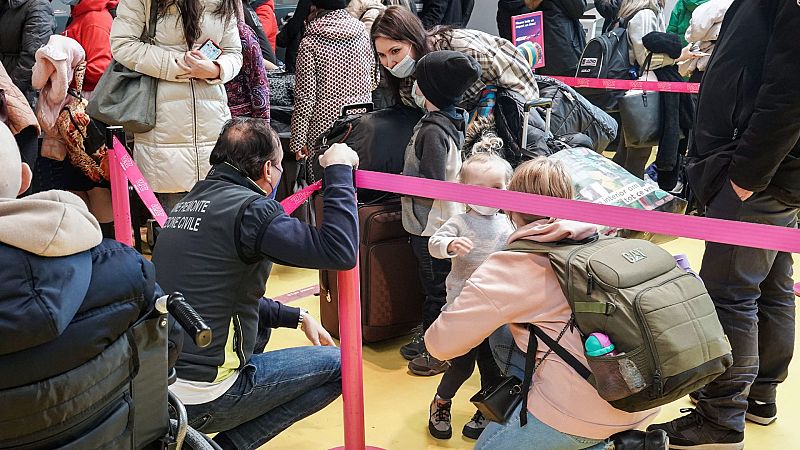 14 Horas - Un ferry por el Danubio sirve de entrada y salida de Ucrania  - Escuchar ahora