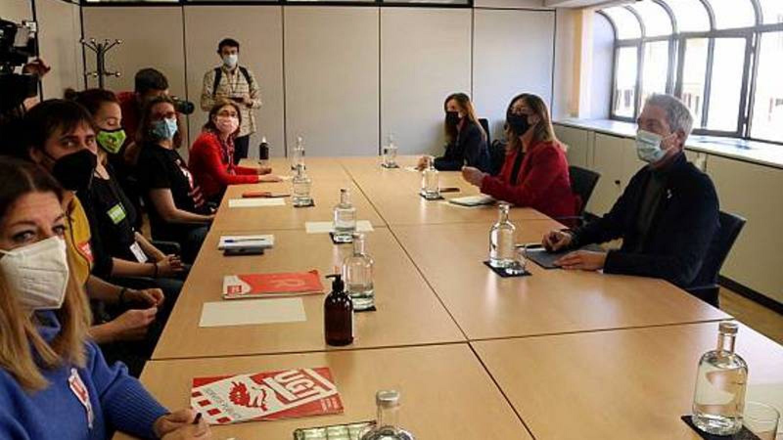 Reunió de mediació entre Educació i els docents 