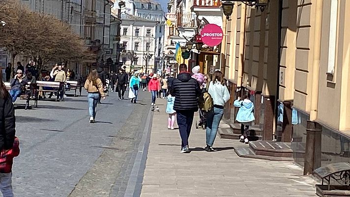 Las mañanas de RNE con Íñigo Alfonso - Chernovtsi, un refugio para quienes no quieren huir de Ucrania - Escuchar ahora