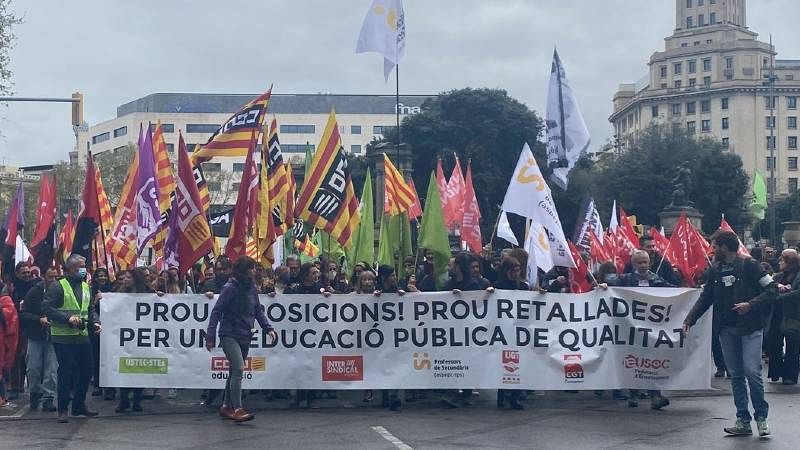 6.000 docents es manifesten al centre de Barcelona