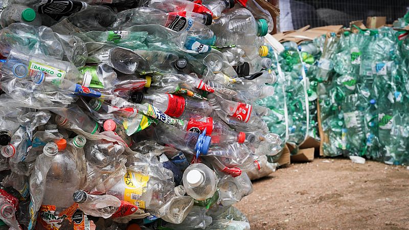 14 Horas - La ley de residuos gravará con impuestos los plásticos de un solo uso - Escuchar ahora