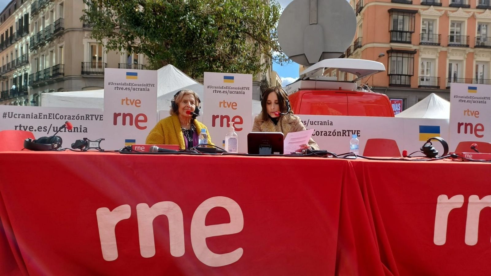 Tarde lo que tarde - Manifiesto contra la guerra con Manuela Carmena  - Escuchar ahora