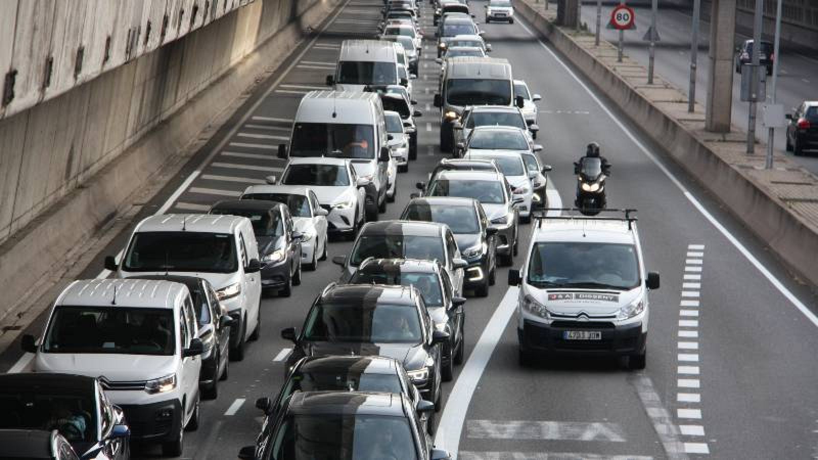 Circulació complicada en el primer dia en funcionament del túnel de Glòries en sentit Llobregat