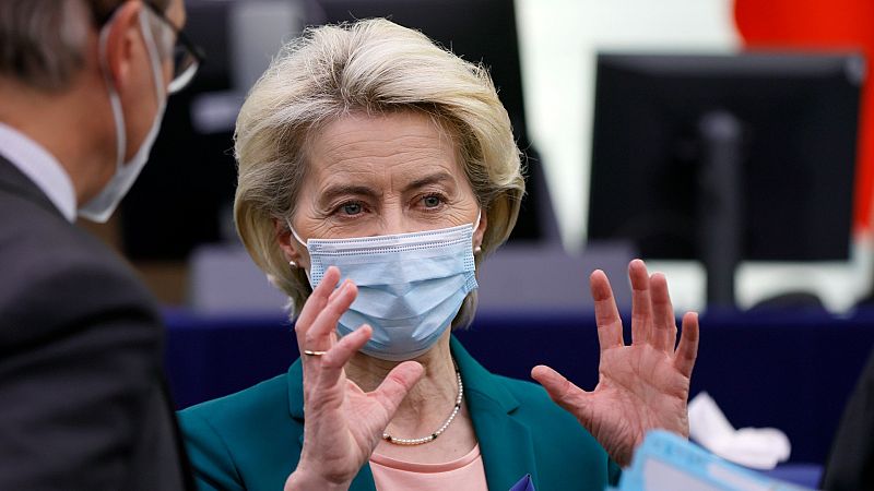 Boletines RNE - La Comisión Europea activa el mecanismo para congelar el envío de fondos a Hungría - Escuchar ahora