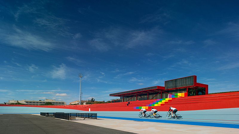 Hábitat - Crystalzoo, mejor obra pública - Escuchar ahora