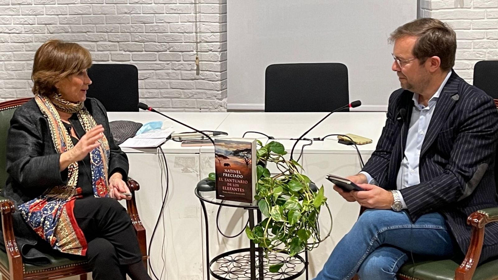 La silla de Galdós - Nativel Preciado y 'El santuario de los elefantes' - Escuchar ahora