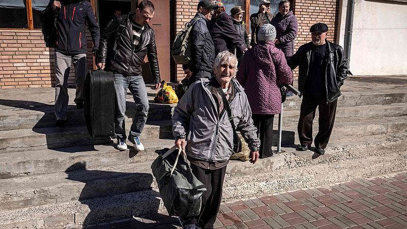 España a las 8 fin de semana - Oleada de desplazados llegan a Kiev desde el Donbás - Escuchar ahora