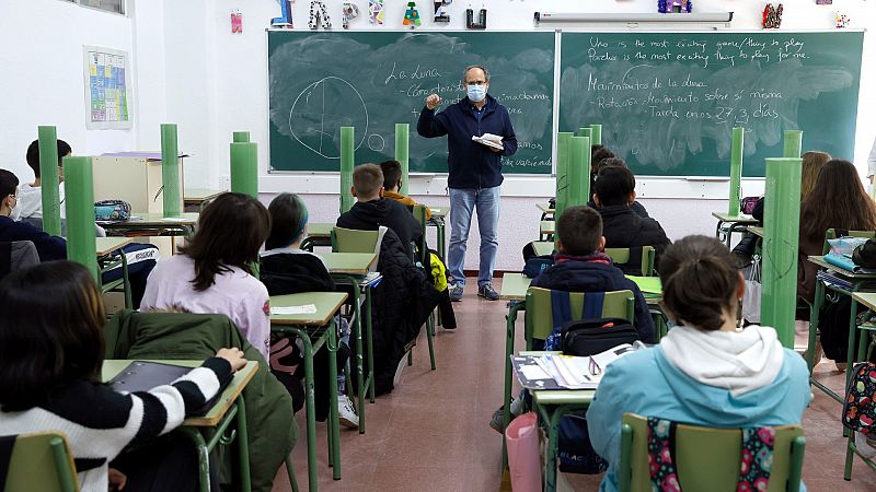 14 Horas - Los profesores interinos con cinco años de antigüedad podrán optar a una plaza fija sin oposición - Escuchar ahora