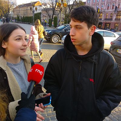 Las Mañanas de RNE con Íñigo Alfonso - El futuro incierto de los jóvenes en Leópolis: \"No sé qué pasará mañana\" - Escuchar ahora