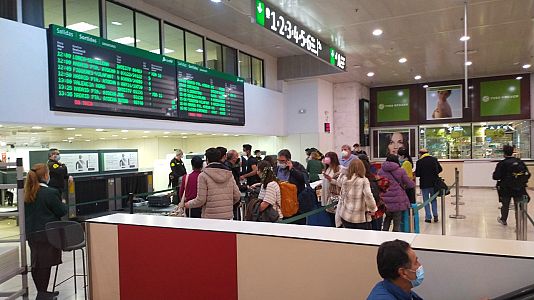 Serveis informatius Ràdio 4 - 400.000 persones agafaran el tren des de Sants aquesta Setmana Santa