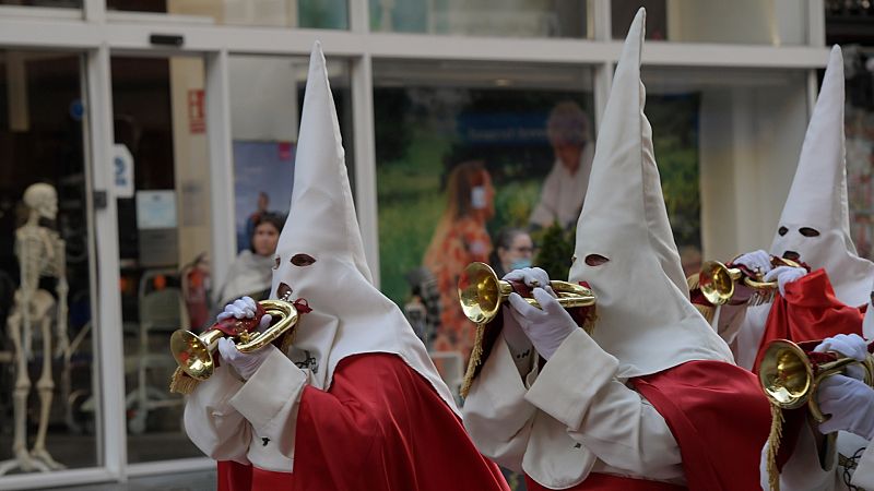 Por tres razones - Música inspirada por la Semana Santa - Escuchar ahora