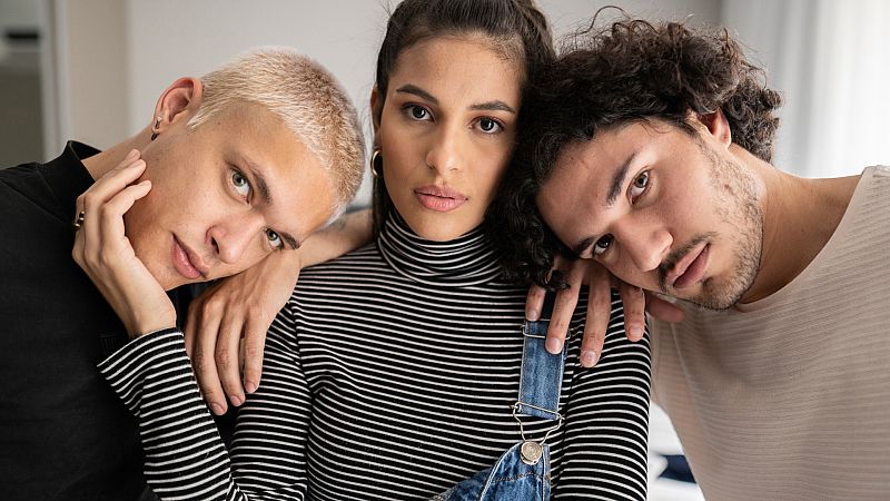 Por tres razones - Así somos en el amor y en la cama en España - Escuchar ahora