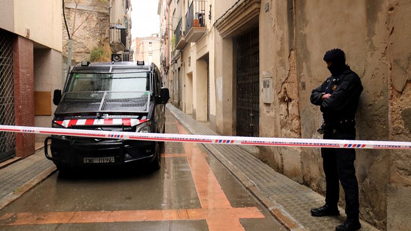 Els Mossos registren el domicili del detingut per la violació d'Igualada