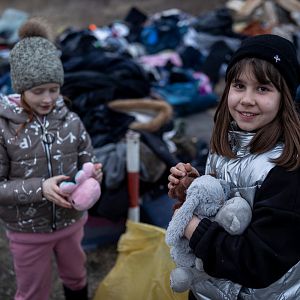 Más cerca - Más cerca - Las niñas, las más vulnerables en las crisis humanitarias - Escuchar ahora