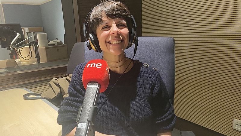 A compás - Leonor Leal - 23/04/22 - escuchar ahora